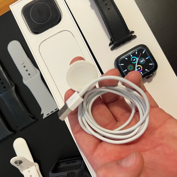 Apple Watch 44mm 4th generation - Picture 4 of 7